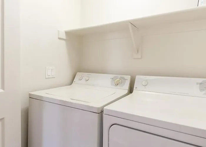 Landing Modern With Amazing Amenities *